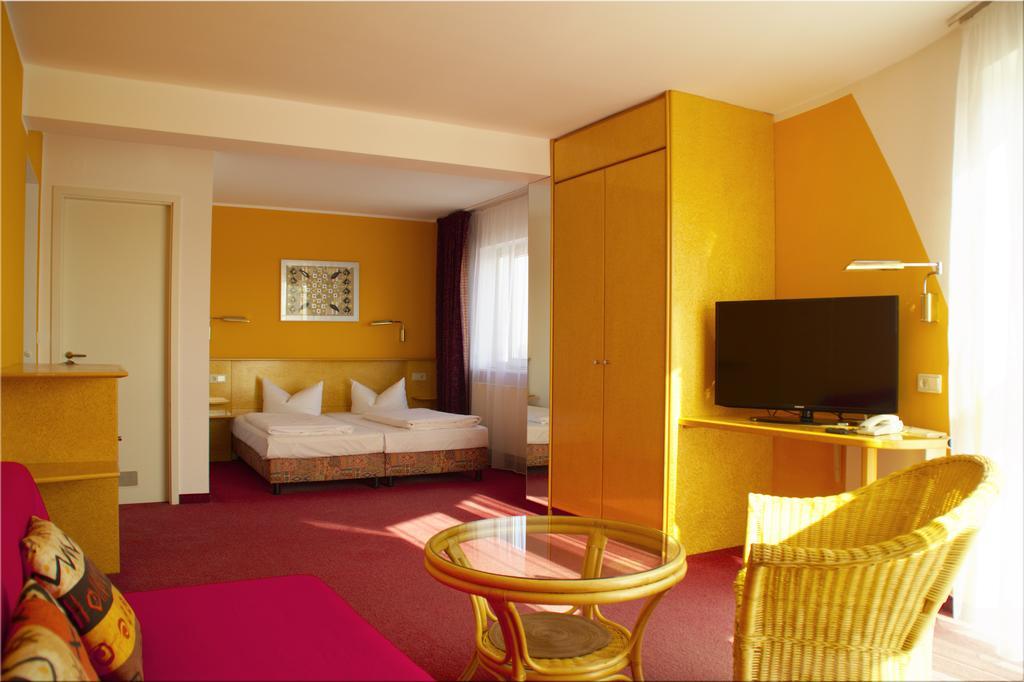 Hotel Am Buschkrugpark Берлин Екстериор снимка