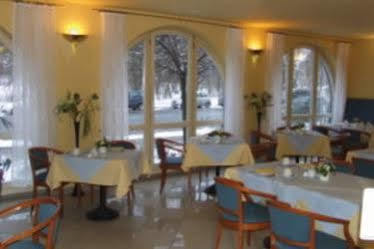 Hotel Am Buschkrugpark Берлин Екстериор снимка
