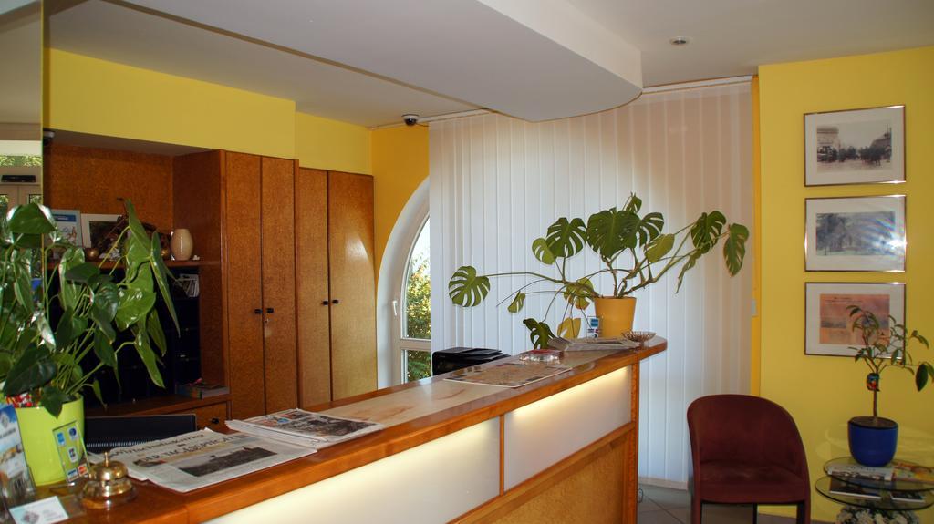 Hotel Am Buschkrugpark Берлин Екстериор снимка